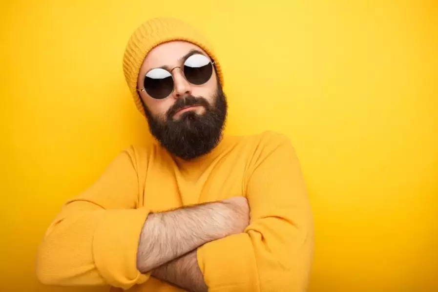njeri brutal që rriti trashësinë e penisit të tij