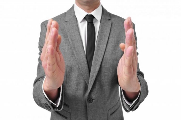 një burrë dëshiron të rrisë madhësinë e penisit të tij